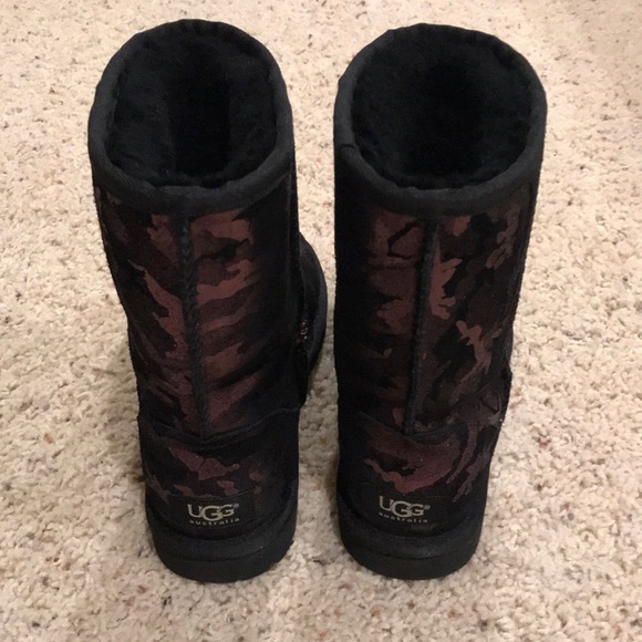 EUC Women’s UGG boot - Picture 4 of 6